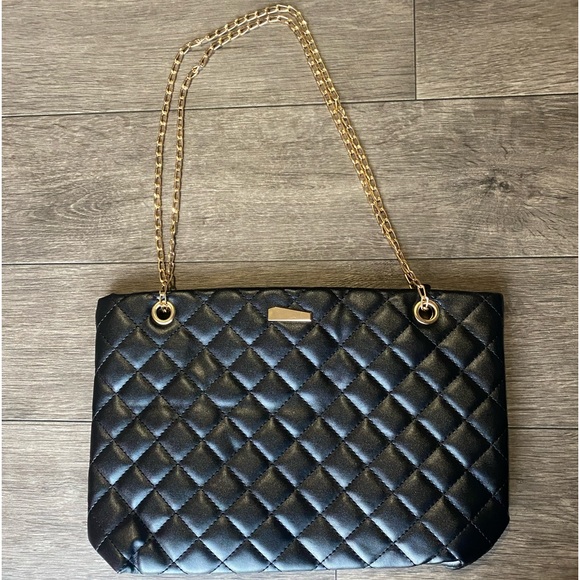 Black Quilted Women’s Shoulder Bag With Chain Strap - Picture 1 of 9